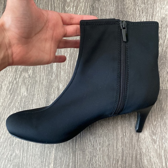 Black heeled ankle booties - Picture 3 of 17